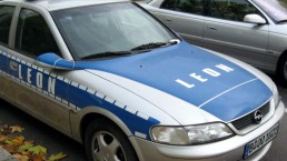 Polizeiauto für Filmaufnahmen - mit 