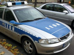 Polizeiauto für Filmaufnahmen - mit 
